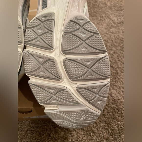 ASICS GEL-NYC cream/ oyster grey men’s US size 11.5 - Picture 7 of 16